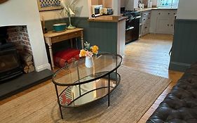 Spring Crescent Cottage In Rye